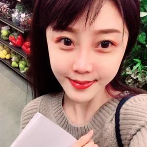 Meet your Posher, Mia